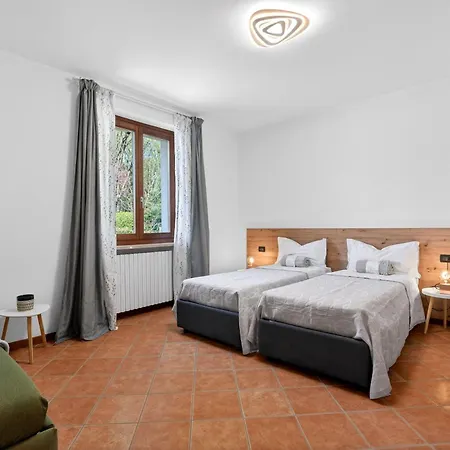 Ida - Regarda Travel Alpstuga Costermano